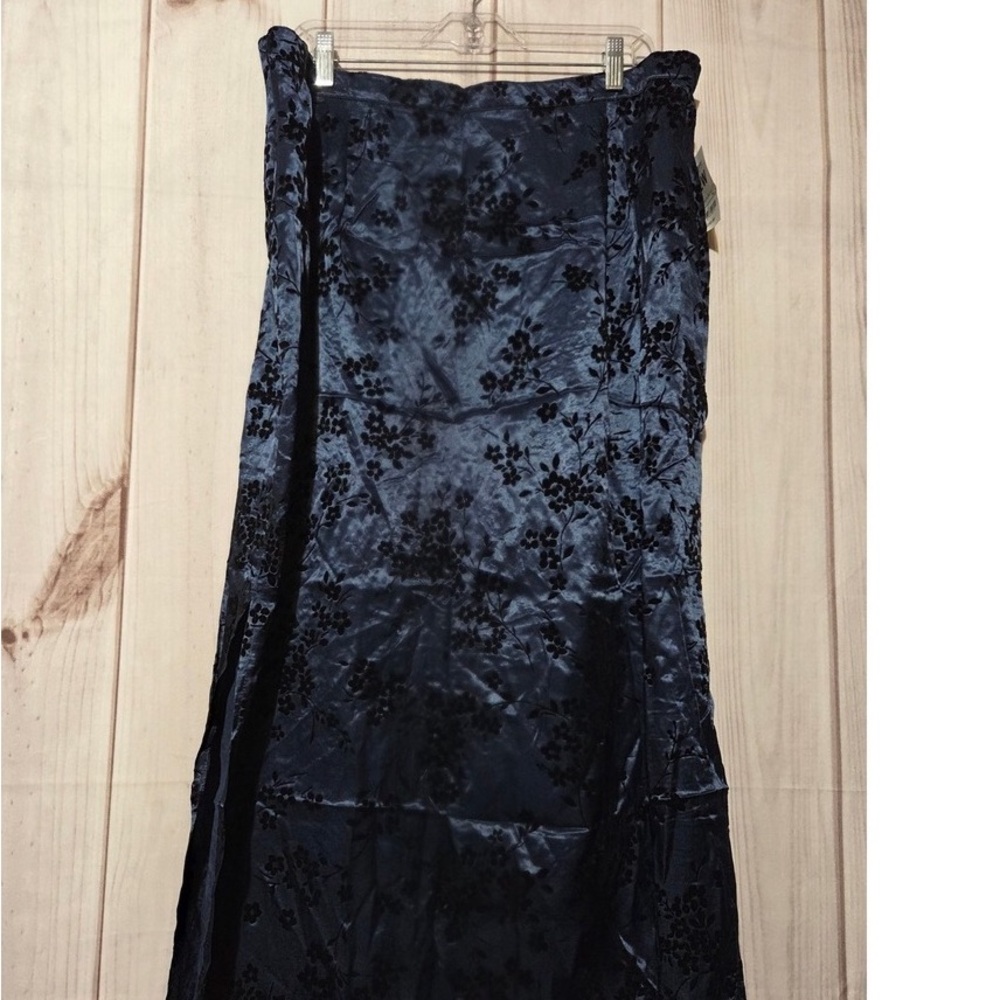 Elegant Navy Blue Floral Skirt